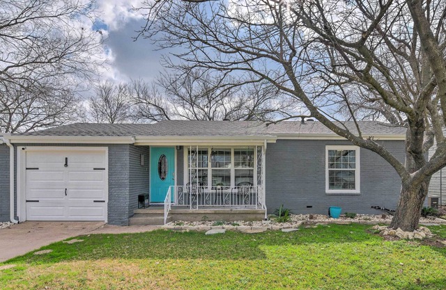 NEW! Cozy Home w/ Fire Pit: 3 Mi to Lake Whitney!