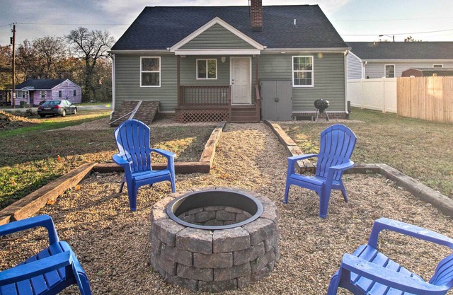 NEW! Cozy Home w/ Grill: 1 Block to Longwood Univ!