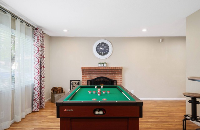 Cozy home w/ pool table-Family getaway