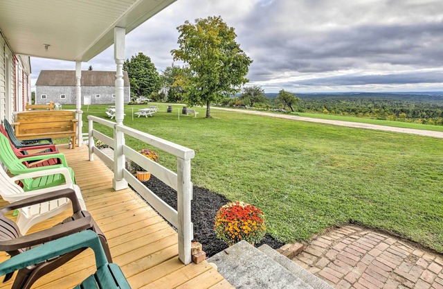 Greene House w / Weinberg, Veranda & Working Farm!