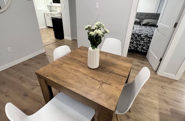 Cozy Home - Winnipeg Airport, Downtown & Polo Park