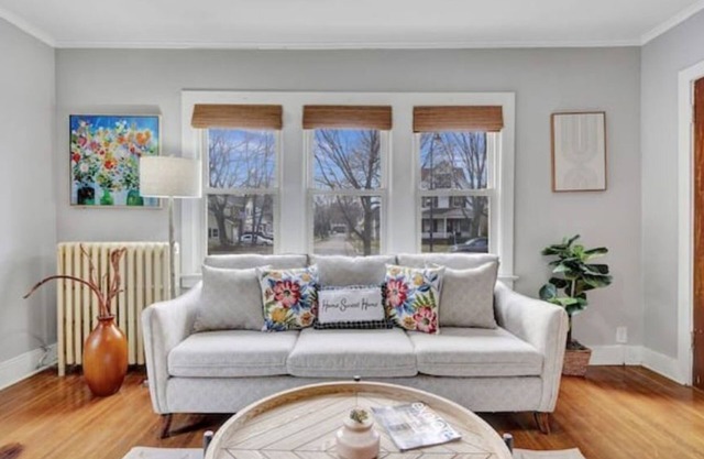 Cozy home with office walking distance to beach