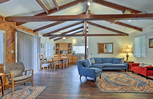 Cozy Home with Patio Near Yosemite National Park!