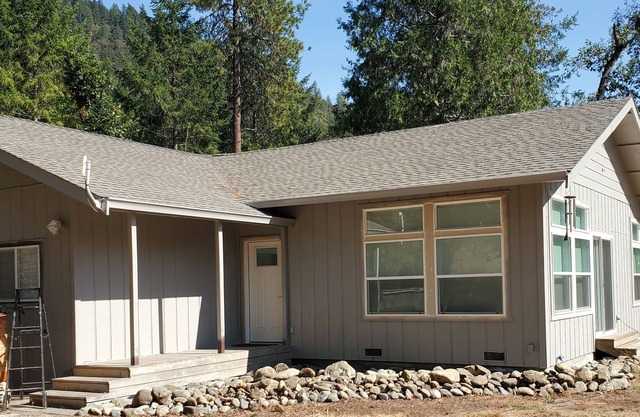 Cozy home with pool, next to golf course, 5 min from the river