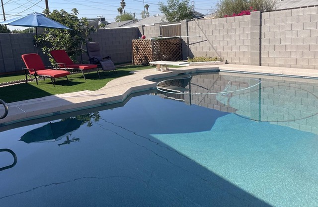 COZY HOME WITH SPARKLING POOL AND PET FRIENDLY