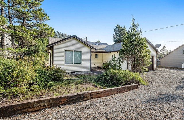 Cozy Home with Wood Stove, WiFi, Gas Grill, & Large Deck - Walk to Beach