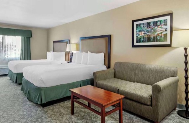 Cozy Hotel w/Indoor Pool, Free Breakfast & Gym – Near Vail & Beaver Creek Ski