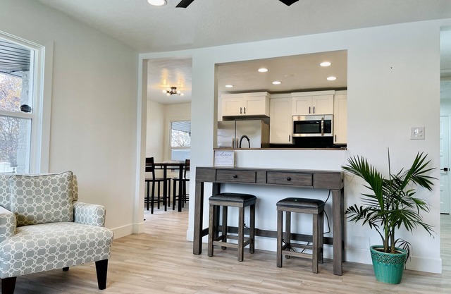 Full Cozy House + ski resorts just 30 mins away!