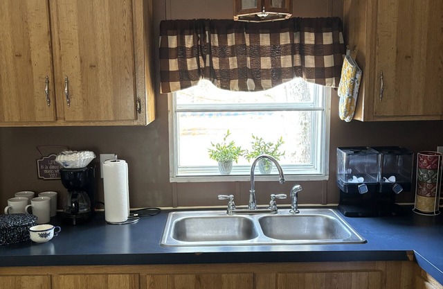 Cozy house in a quiet neighborhood minutes from outdoor fun and beaches!