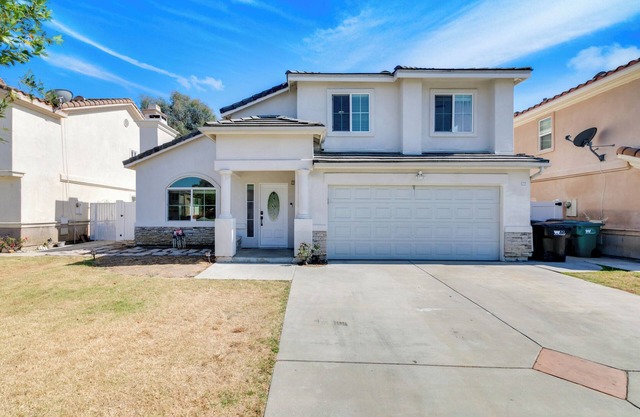 Cozy House in gate community in center of Chino