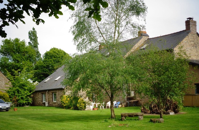 Gemütliches Haus in großem Garten