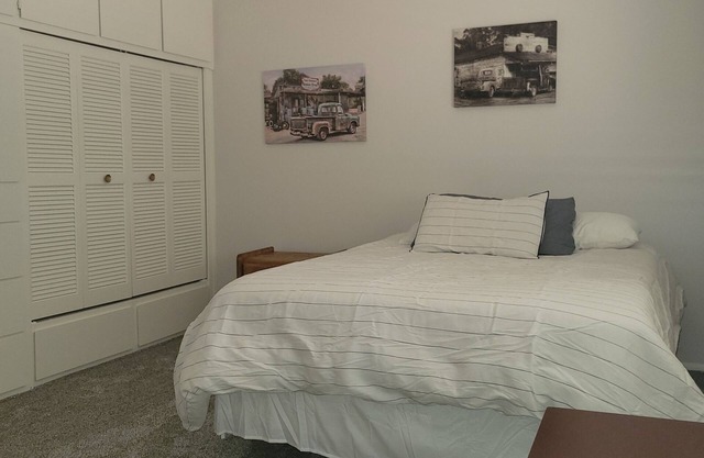 Cozy House in Retirement Community with Golf Courses!!