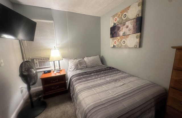 Cozy house in welcoming Cleveland with AC, WiFi