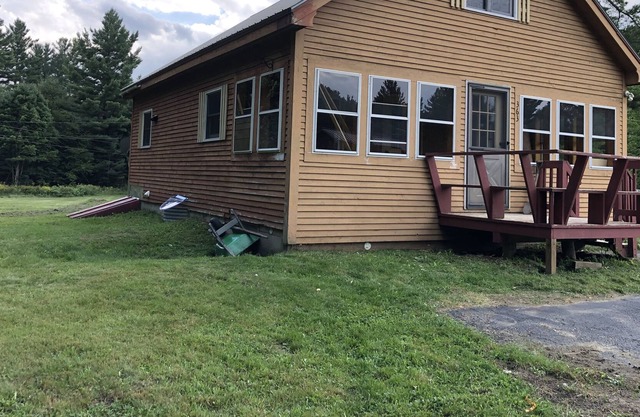 Cozy house less than a mile to North Beach at Lake Willoughby!