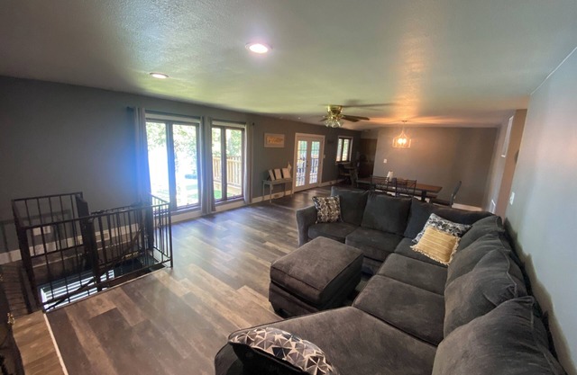 Cozy house on the lake minutes from the golf course