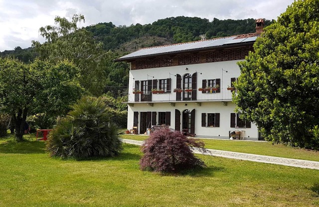 Cozy house on the hill with beautiful view suitable for groups of people