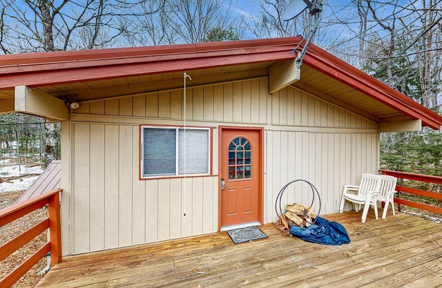 Cozy house w/ clubhouse heated pool, fireplace, balcony, jacuzzi, w/d, wifi