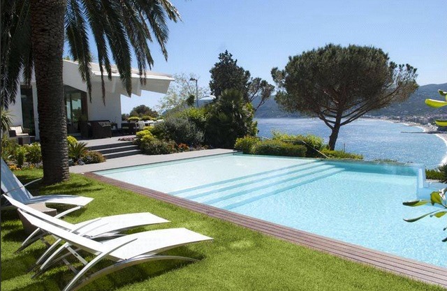 Cozy house with beautiful view and pool
