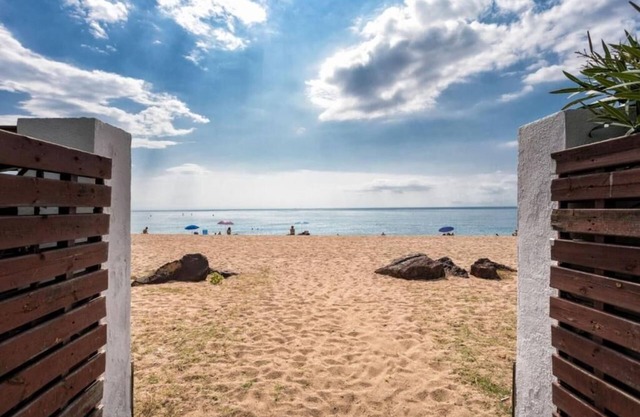 Cozy house with direct access to the beach