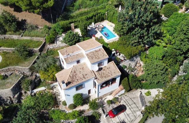 Acogedora casa con piscina y excelentes vistas.