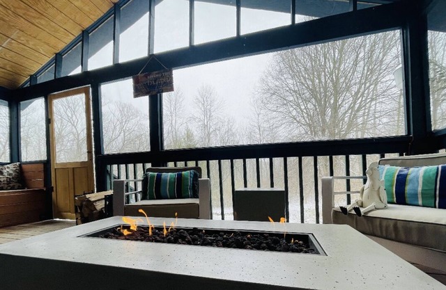 Cozy House with Hot Tub