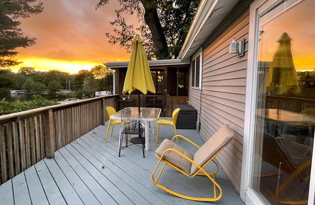 Cozy Hudson Valley Lake Cottage :4 Kayaks + a Canoe, 400 acre Lake