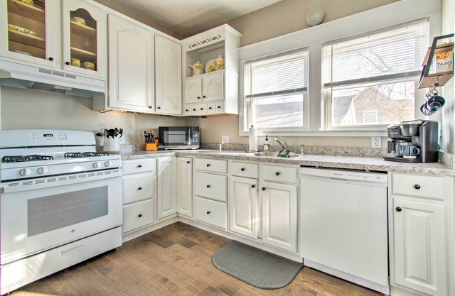 Cozy Illinois Home - Near Fishing & Golfing!
