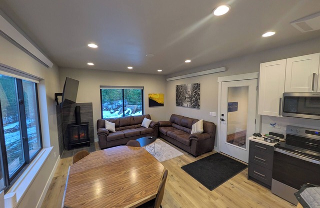 Cozy In The Trees - Enjoy our 3-bedroom 3 full bath house