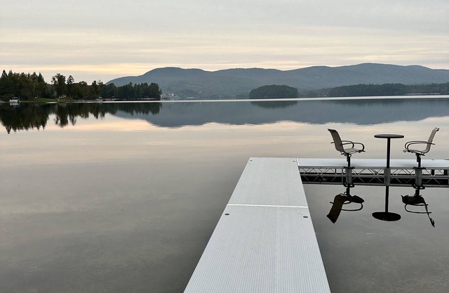 Cozy Island Pond Lodge with breathtaking views you don’t want to miss!!!