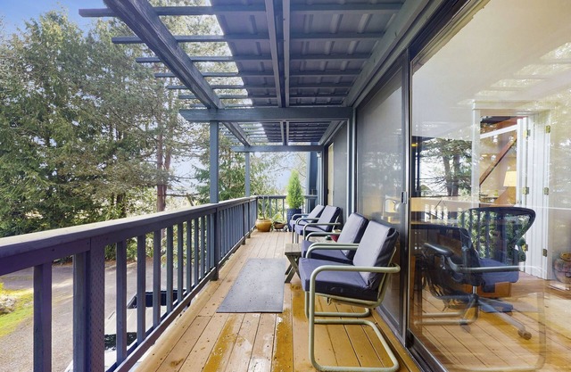 Cozy island retreat near beaches, trails, and Langley charm!
