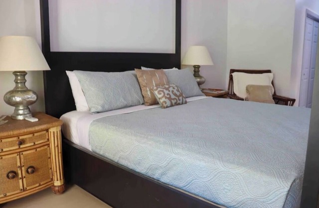 Less than 5 mins from Grace Bay Studio with short walk to the beach.