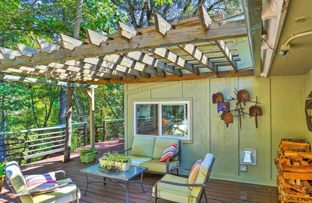 Gemütliche Junction City Cottage w / Deck von Connor Creek!