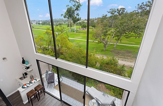Cozy La Costa Condo