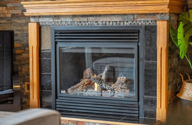Cozy Lake Escape | Walk to Beach, BBQ & Fire Pit