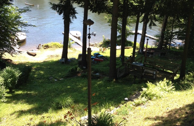 Cozy Lake Front Adirondack Cottage zu einem günstigen Preis