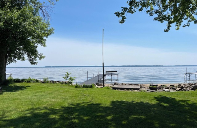 Cozy Lake Front House in Neenah