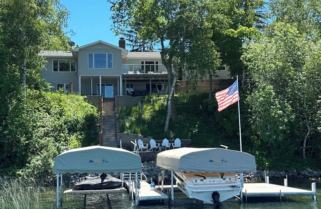 Cozy lake home on chain of lakes!