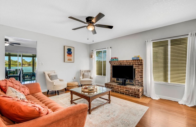 Cozy lake house retreat in the heart of Lakeland