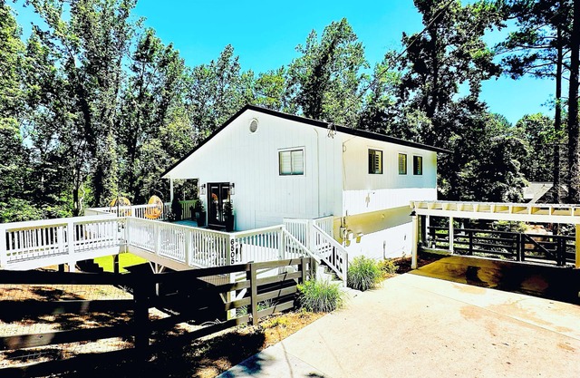 Cozy Lake House on south end of lake, private dock, and hot tub