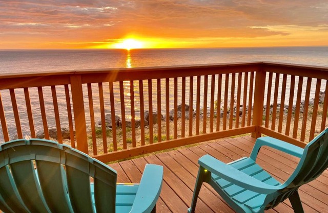 Cozy LAKE ONTARIO WATERFRONT Breathtaking Views!