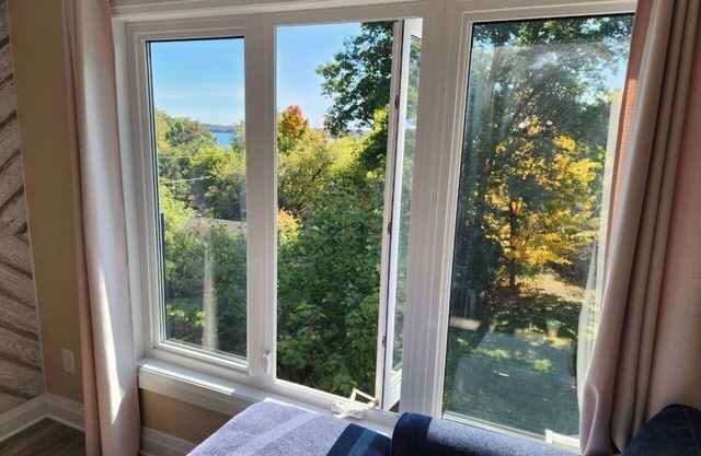 Cozy Lake Simcoe Retreat: Beach, Skiing, & Relaxation Minutes from Barrie!