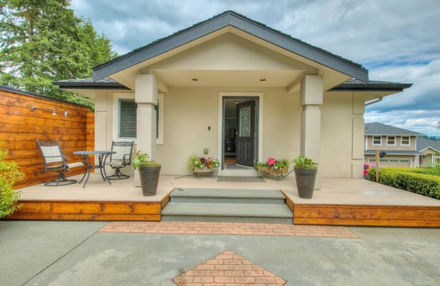 !!Cozy Lake Tapps guesthouse with Fireplace!!
