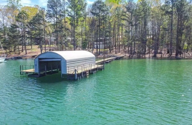 Cozy lakefront chalet with amazing lake views, game tables, hot tub and fire pit