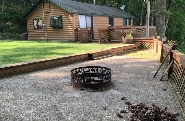 Cozy Lakefront Cabin Getaway - Enjoy Eagle Viewing, Fishing and Kayaking