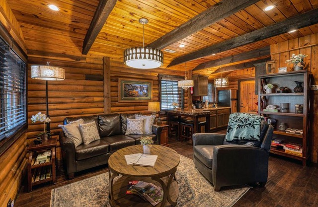 Cozy Lakefront Cabin on Lake Nantahala with Dock