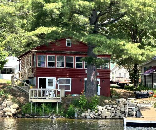 Cozy Lakefront Cabin Perfect for a Family Getaway in Wells, NY