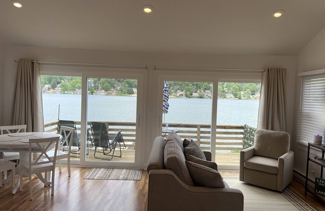 Cozy Lakefront Cottage #6