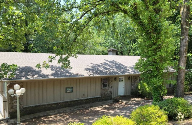 Cozy lakefront house with all of the comforts of home
