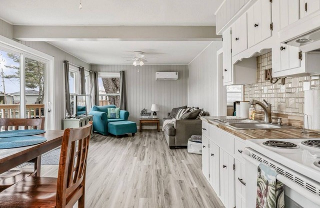 Cozy lakefront home on Big Barbee Lake