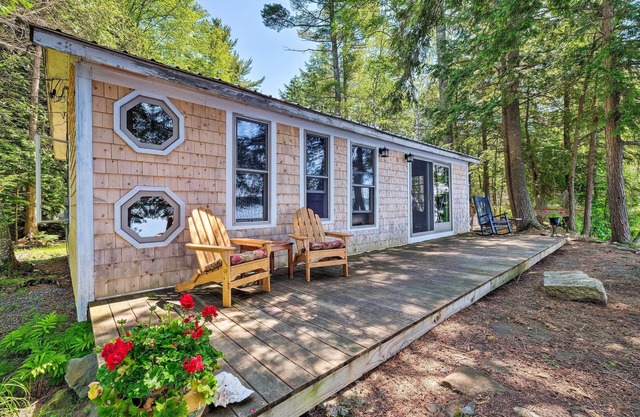 NEU! Gemütliche Lakefront Madison Cabin w / Dock & Kayaks